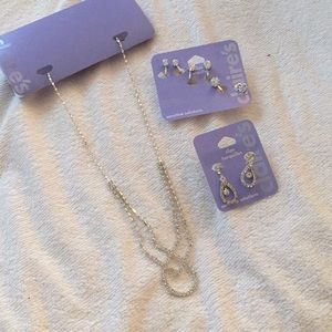 FREE WITH ANY PURCHASE! 🎁 NEW Claire’s Jewelry Set